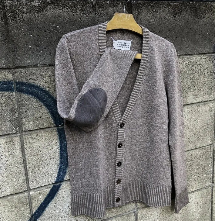 maison martin margiela エルボーパッチカーディガンです。肌 maison martin margiela エルボーパッチカーディガンです。肌