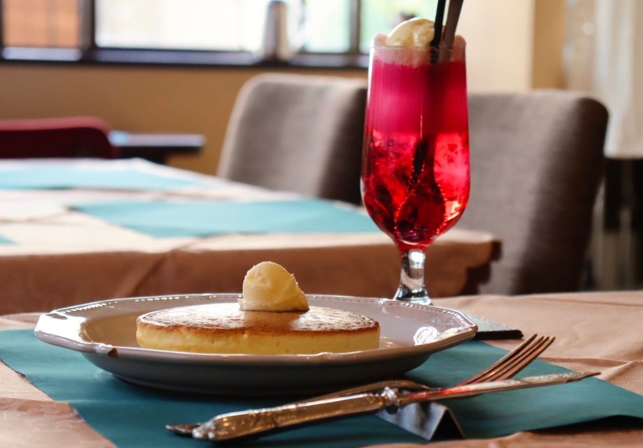 フランス式ホットケーキの 熊木ホットケーキ店 最初の緊急事態宣言から2年ほど店内でのおもてなしをお休みしていた熊木ホットケーキ店ですが この度２月１５日より 再開いたしました 22 02 17 洋食bar Restaurant オリホン 熊木ホットケーキ店