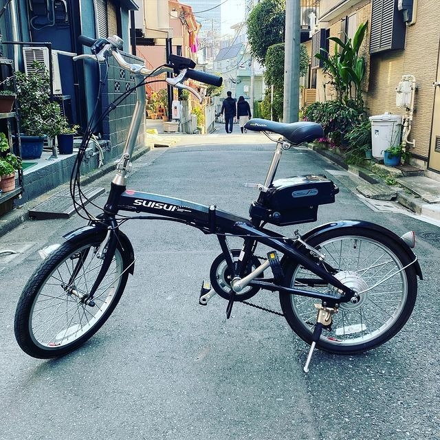 Sui Sui 折り畳み電動アシスト自転車です バッテリーの調子を見るために フル充電して自走した所 大体25kmほど走れました 皇居ランです 身体張りました よろしくお願いします 2021 02 07 リサイクルショップ Torinoth