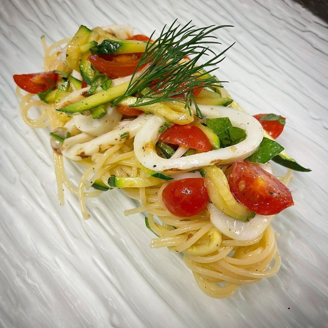 本日のランチパスタは冷製スパゲッティーニ 白イカのグリルとズッキーニのフレッシュトマトソース 21 07 02 東京神楽坂 で本場ヴェネチア北イタリア料理リストランテステファノ